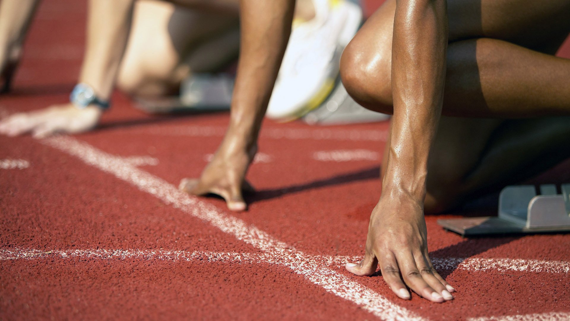 选手伤病困扰影响比赛状态团队调整战术应对